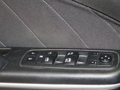 Used 2019 Dodge Charger SXT RWD image 23