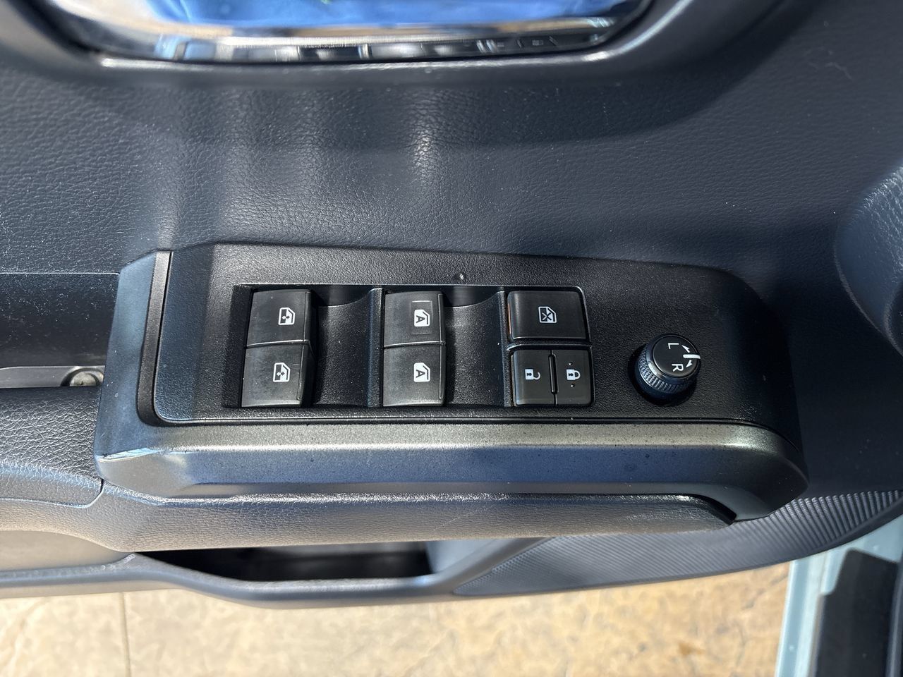 Used 2023 Toyota Tacoma TRD Off-Road w/ Technology Package RWD image 13