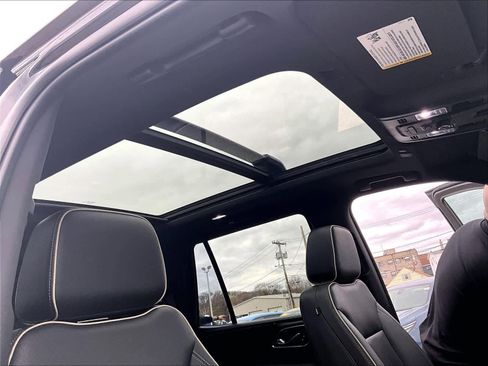 Used 2023 Chevrolet Tahoe Premier w/ Premium Package image 23