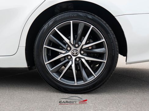 Used 2021 Toyota Camry XLE image 11