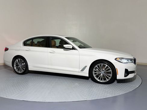 Used 2023 BMW 530i w/ Premium Package RWD image 5