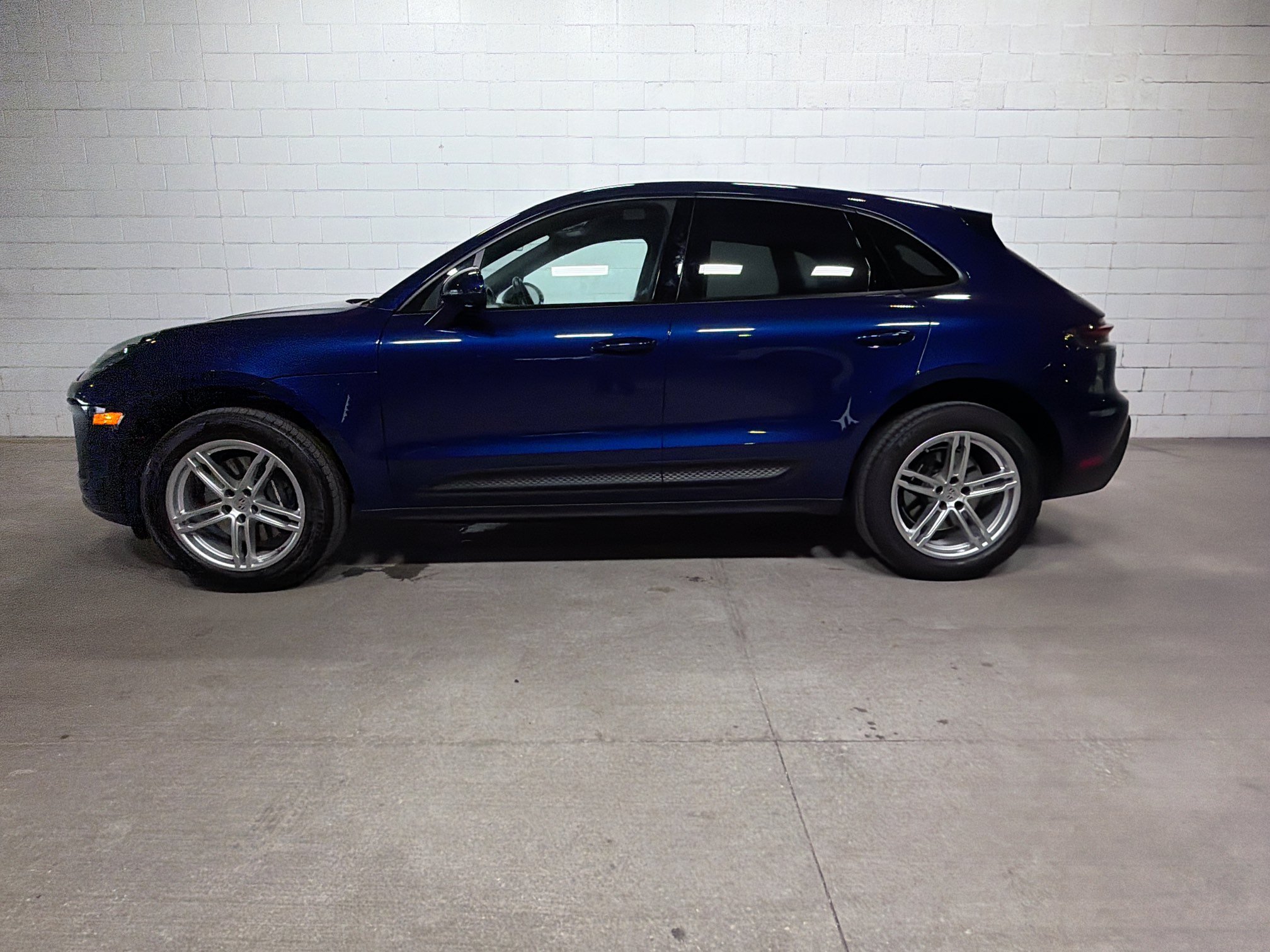 Certified 2026 Porsche Macan AWD/4WD image 2