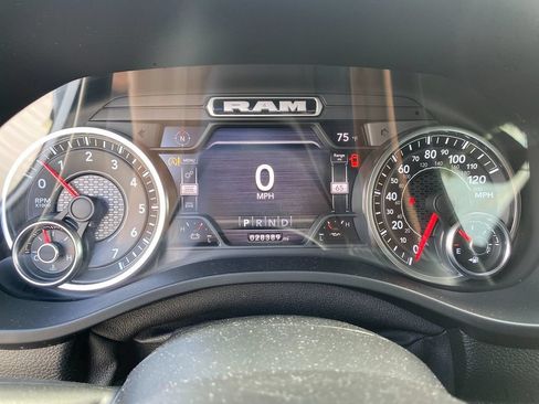 Used 2022 RAM 1500 Big Horn AWD/4WD image 18