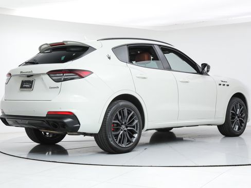 Certified 2022 Maserati Levante Modena image 5