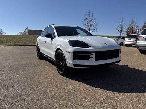 Used 2025 Porsche Cayenne image 8