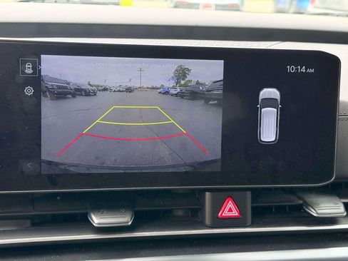 Used 2025 Kia Carnival FWD image 22