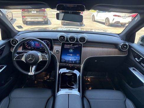 Used 2025 Mercedes-Benz GLC 300 image 13