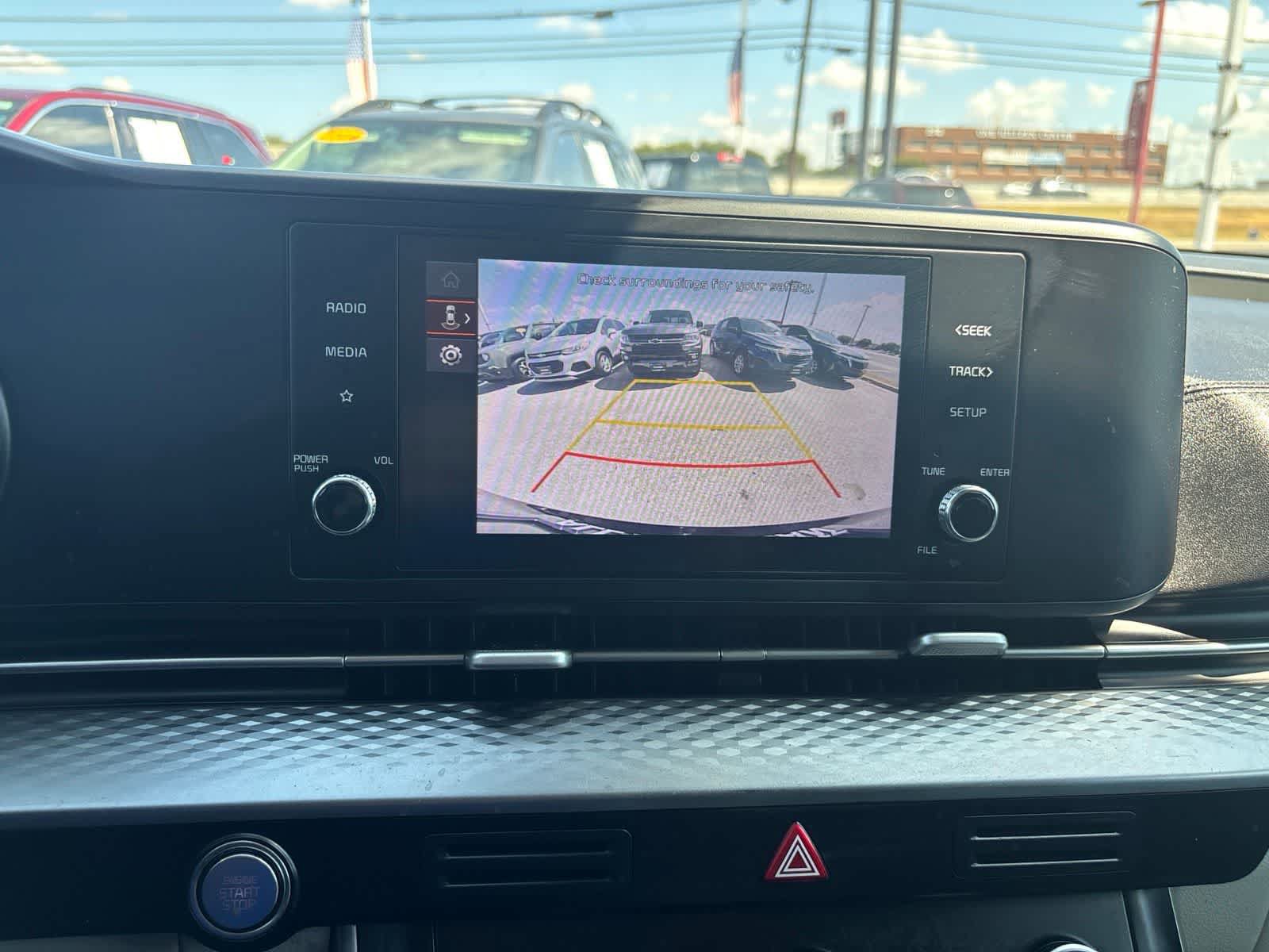 Used 2023 Kia Carnival LX FWD image 21