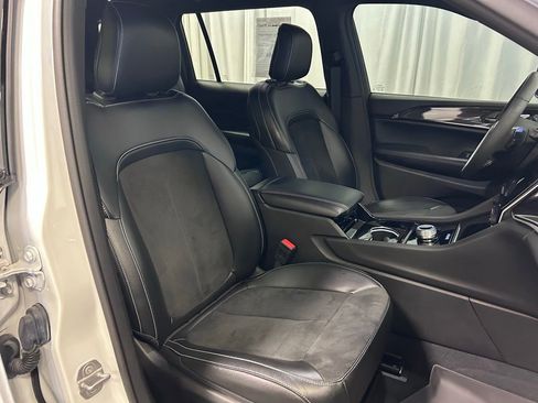 Used 2023 Jeep Grand Cherokee L Laredo AWD/4WD image 22