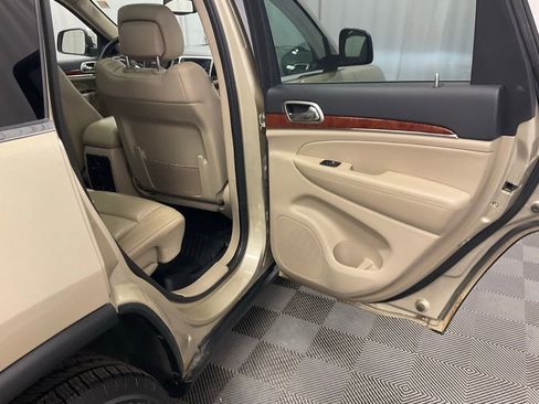 Used 2011 Jeep Grand Cherokee Limited w/ Trailer Tow Group IV image 25