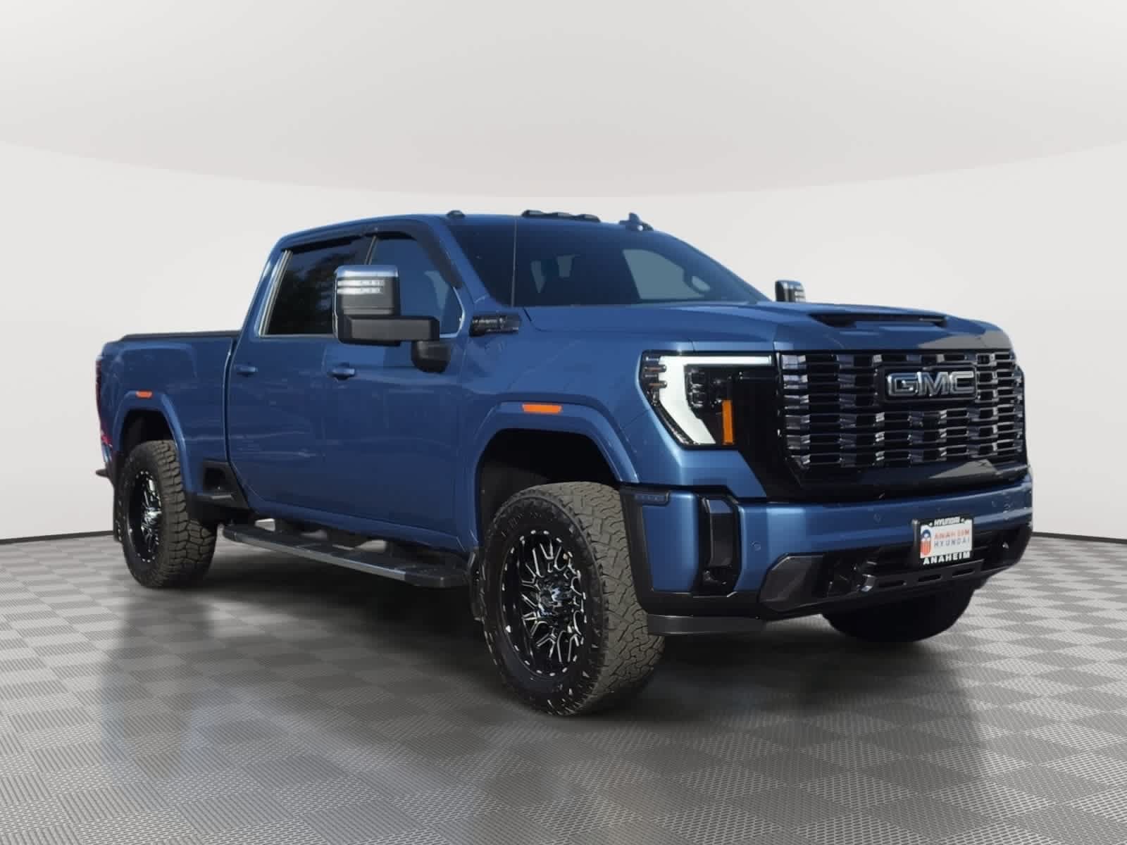 Used 2025 GMC Sierra 2500 Denali w/ Denali Reserve Package AWD/4WD image 3