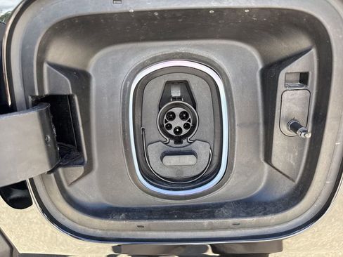Used 2026 Chevrolet Silverado EV Trail Boss w/ LPO, Gameday Tailgate Package AWD/4WD image 17
