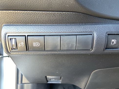 Used 2025 Toyota Corolla LE FWD image 47