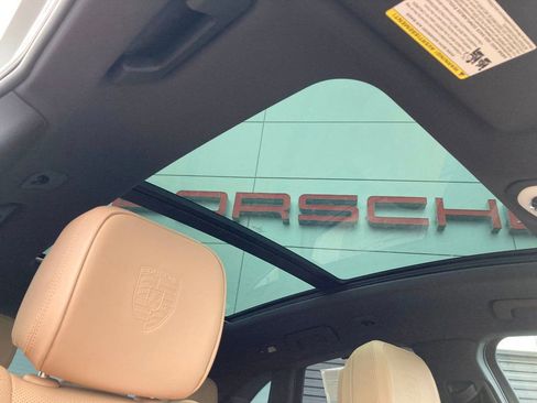 Used 2025 Porsche Macan image 33