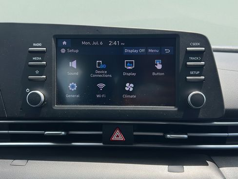 Used 2025 Hyundai Elantra SE FWD image 19