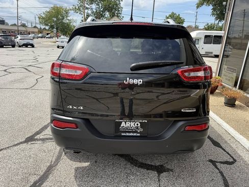 Used 2015 Jeep Cherokee Latitude AWD/4WD image 8