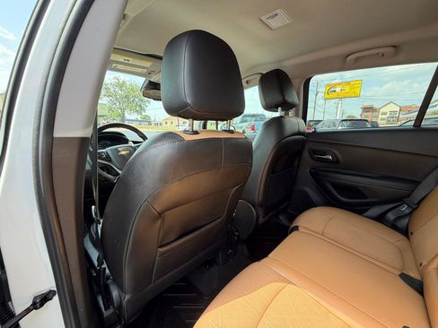 Used 2019 Chevrolet Trax LT w/ LT Convenience Package FWD image 11