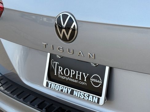 Used 2024 Volkswagen Tiguan SE R-Line image 8
