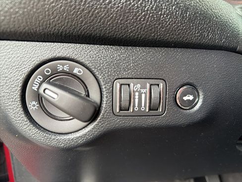 Used 2018 Dodge Challenger SXT image 32