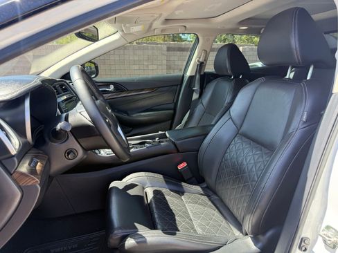 Used 2018 Nissan Maxima Platinum FWD image 12