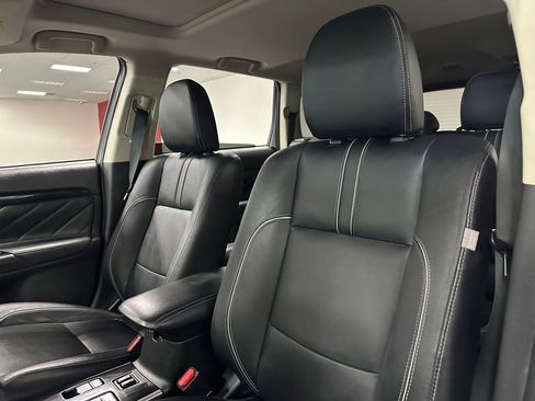 Used 2018 Mitsubishi Outlander GT AWD/4WD image 17