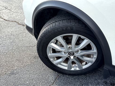 Used 2022 Nissan Rogue Sport SV image 19