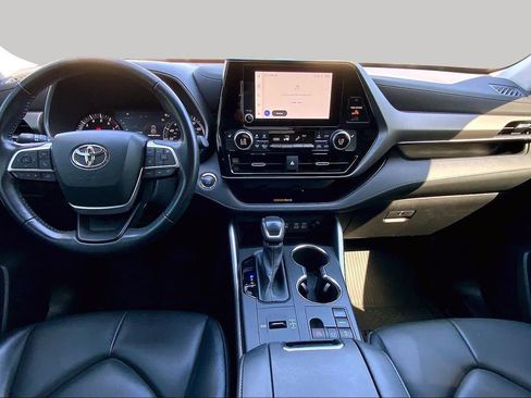 Used 2023 Toyota Highlander XLE FWD image 15