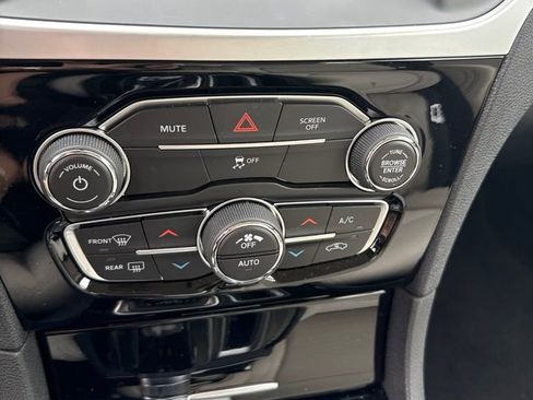 Used 2023 Chrysler 300 Touring w/ Sport Appearance Package RWD image 18