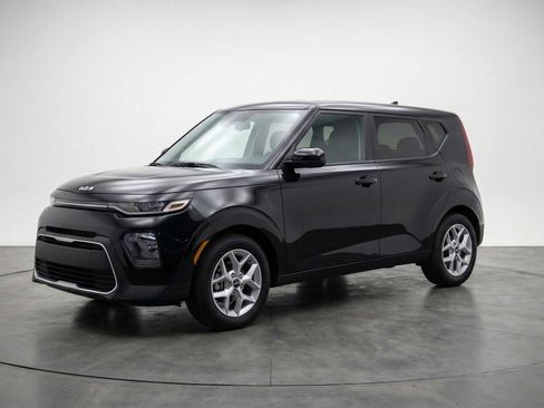 Used 2025 Kia Soul LX w/ LX Technology Package image 3
