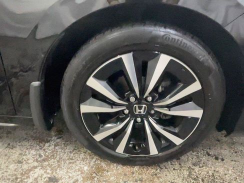 Used 2024 Honda Civic EX-L image 17