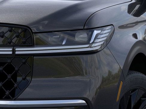 New 2026 Lincoln Navigator Reserve w/ Jet Appearance Package image 18