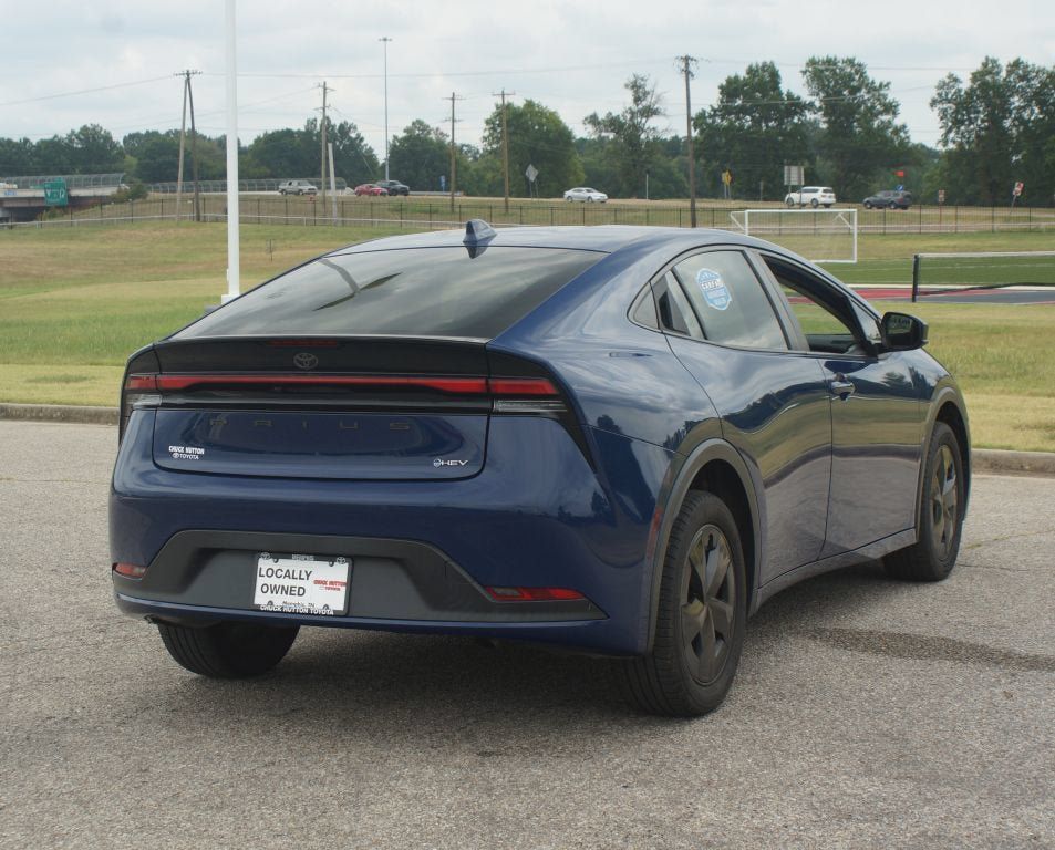 Used 2023 Toyota Prius LE FWD image 18