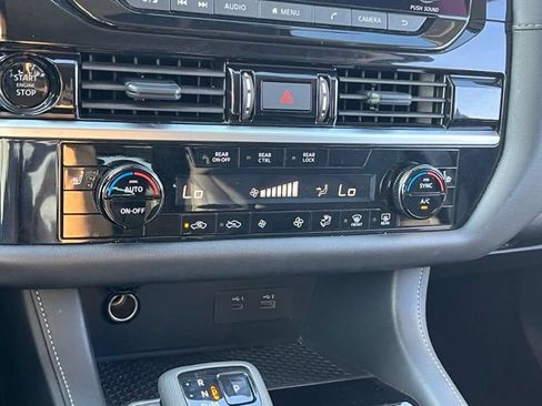 Used 2025 Nissan Pathfinder SV FWD image 20