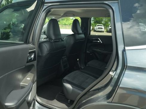 Used 2025 Mitsubishi Outlander SE FWD image 15