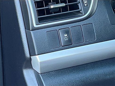 Used 2016 Toyota Camry SE image 10