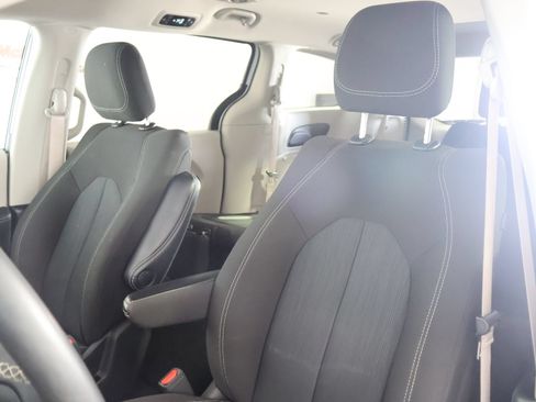 Used 2023 Chrysler Voyager LX FWD image 26