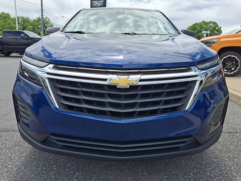 Certified 2022 Chevrolet Equinox LS w/ LS Convenience Package AWD/4WD image 2