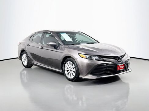 Used 2019 Toyota Camry LE FWD image 7