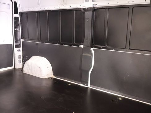 Used 2021 RAM ProMaster 2500 w/ Convenience Group FWD image 11
