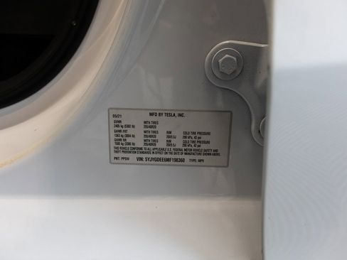 Used 2021 Tesla Model Y Long Range image 36