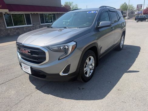 Used 2020 GMC Terrain SLE w/ Driver Convenience Package AWD/4WD image 3