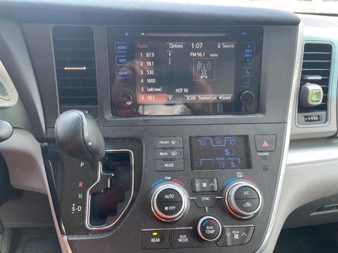 Used 2016 Toyota Sienna LE image 15