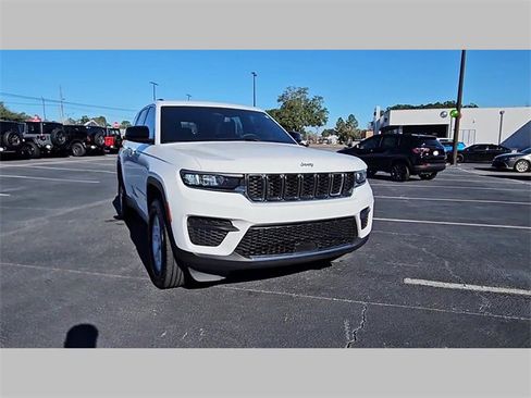 Used 2024 Jeep Grand Cherokee Laredo w/ Trailer Tow Package image 19