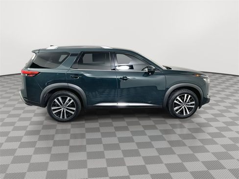 Used 2023 Nissan Pathfinder Platinum image 9