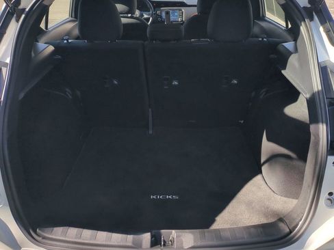 Used 2021 Nissan Kicks SR image 12
