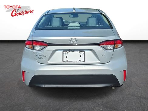 Used 2025 Toyota Corolla LE FWD image 6