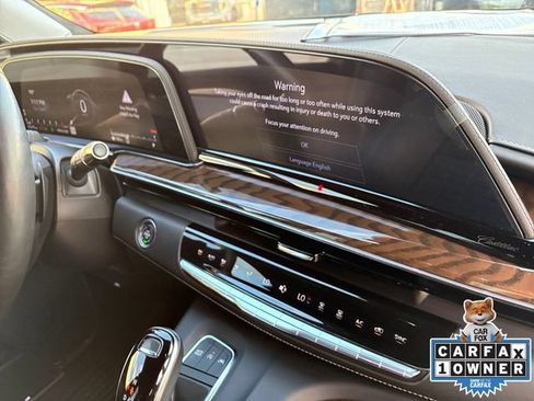 Used 2024 Cadillac Escalade Sport Platinum w/ LPO, ONYX Package AWD/4WD image 8