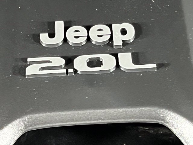 Used 2018 Jeep Wrangler Unlimited Sahara AWD/4WD image 9