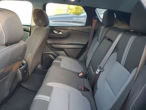 Used 2025 Chevrolet Blazer LT FWD image 9