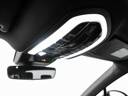 Certified 2023 Porsche Macan S AWD/4WD image 28